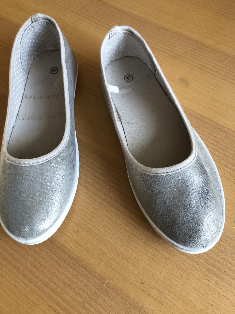 Te koop grijze ballerina's.(nieuw).
