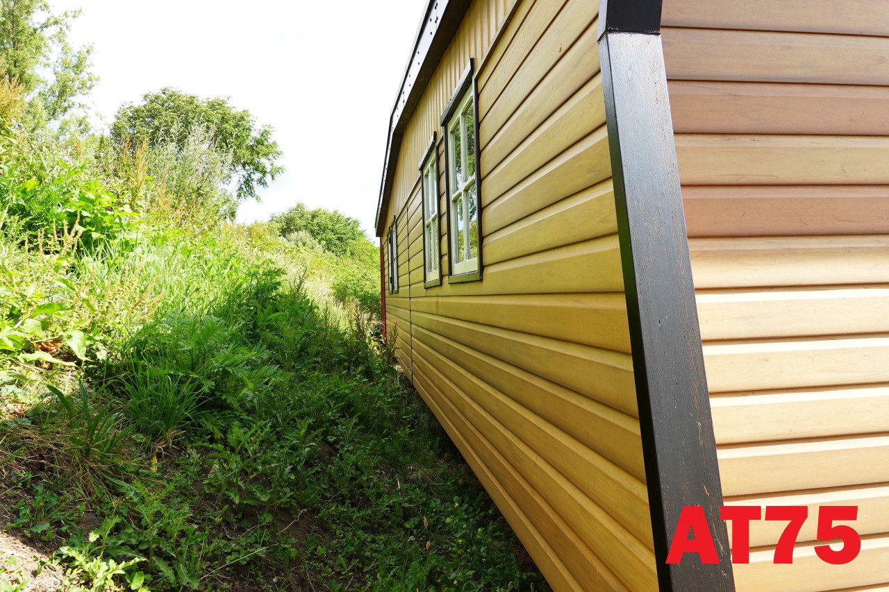 Betaalbaar chalet met gezellig interieur en kunststof buitenzijde te koop