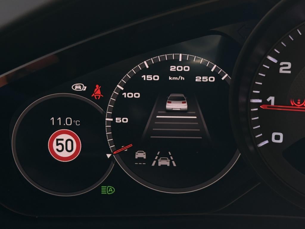 Porsche Cayenne 3.0 | sportdesign | pano | sportchrono | luchtvering | acc 