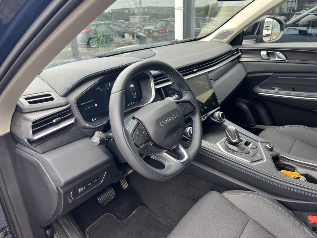 Lynk & Co 01 1.5 261pk plug in hybrid , panodak , 360gr camera, carplay