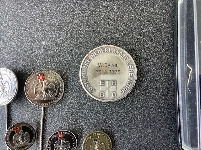 Collectie penningen etc. Het Nederlandsche Rode Kruis.