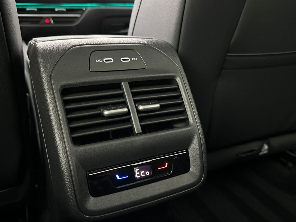Volkswagen Passat variant 1.5 ehybrid elegance business dsg6 204pk
