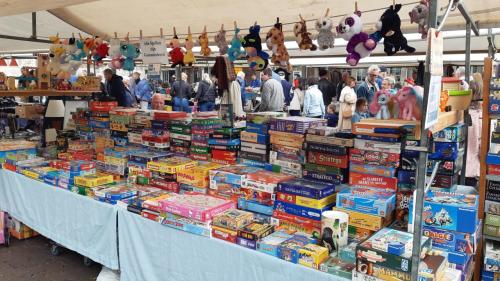 Maandag Boeken en verzamelmarkt OOK spellen en puzzels