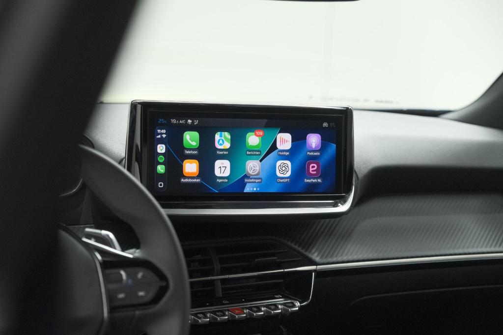 Peugeot 2008 1.2 hybrid 145 allure | apple carplay | climate control | park