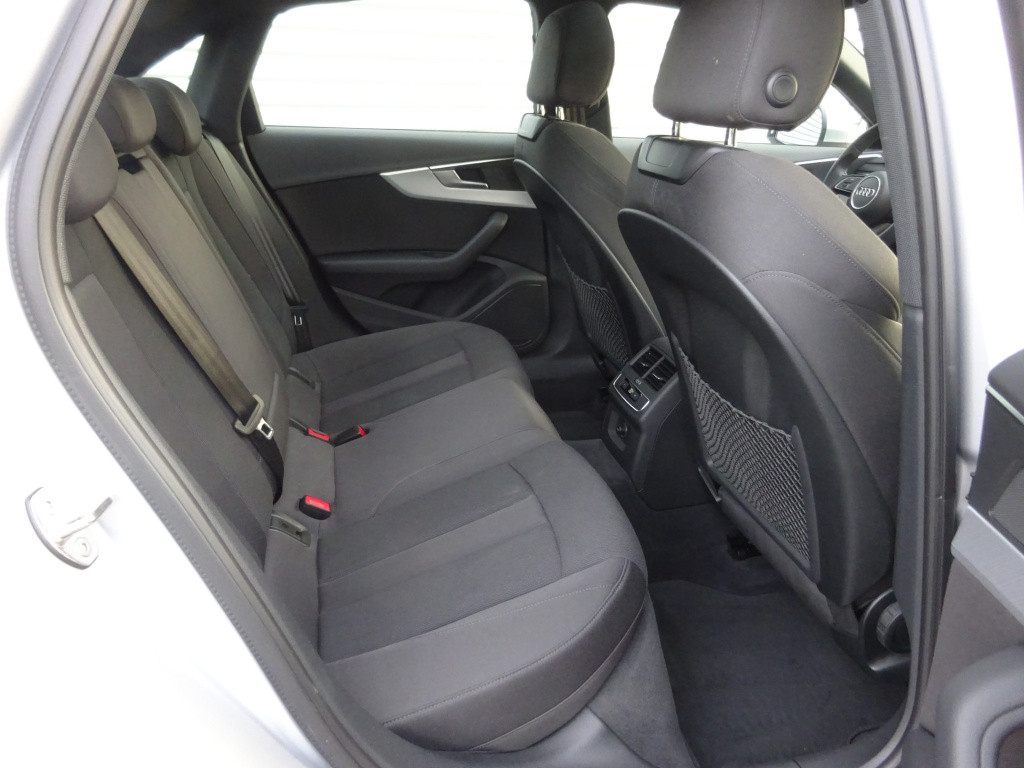 Audi A4 limousine 35 tfsi sport lease edition schuifdak climate / cruise co