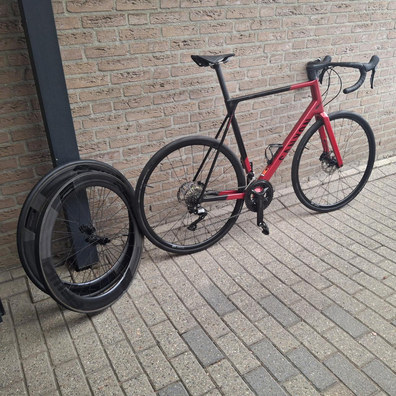 Canyon Ultimate CF SL 7-2025-FFWD 65mm-nieuwstaat