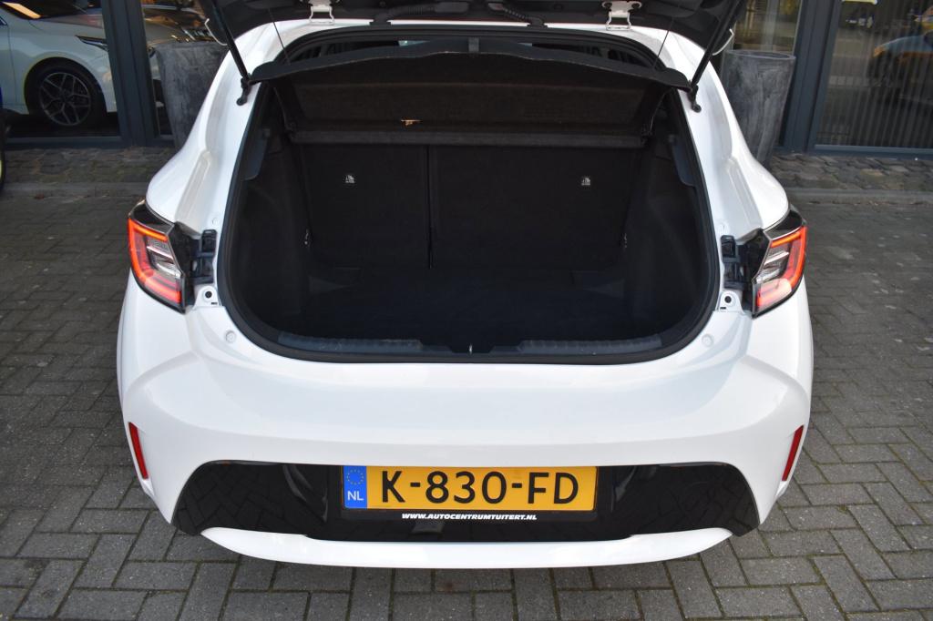 Toyota Corolla 1.8 hybrid dynamic | camera | apple carplay | android auto |