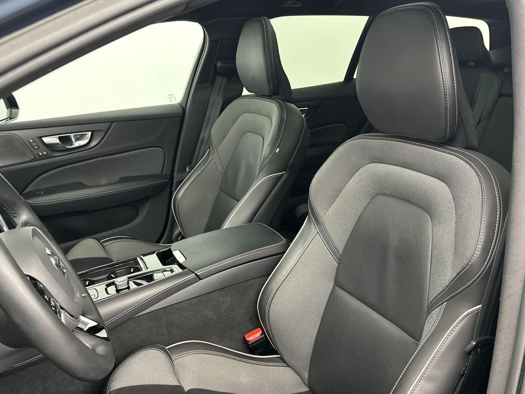 Volvo V60 t6 398pk recharge awd plus dark| long range| pano| 360camera| tre