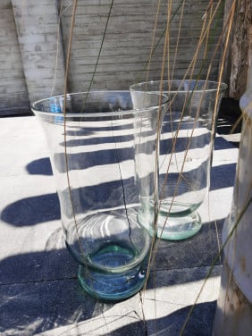 2 grote zware glazen windlichten / vazen