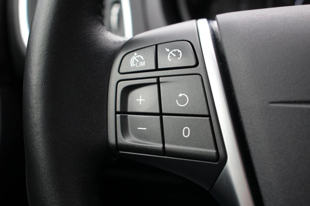 Volvo V40 2.0 t2 momentum polar+ navi - led - half leder - 1e eigenaar - lm