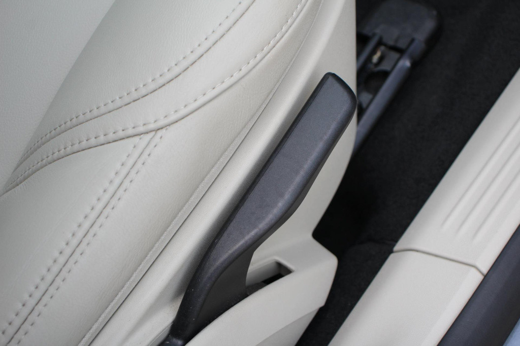 Volvo V40 2.0 t2 inscription - 122pk - leder - 17inch - navi - full led - c