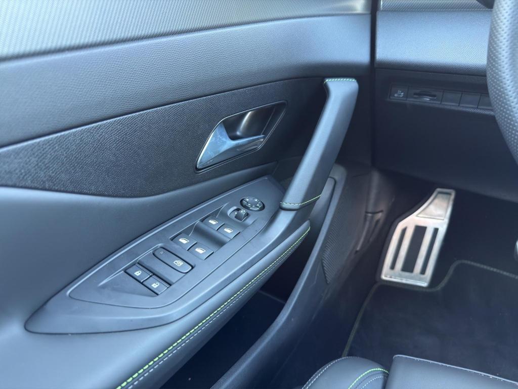 Peugeot 408 1.2 gt exclusive hybrid 145 | pano | memory | nappa | focal | 3