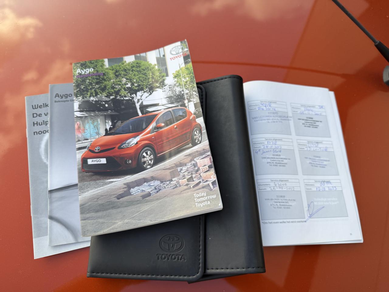 Toyota Aygo 1.0 12V Vvt-i 5DRS 2012 Dynamic Orange Airco Apk