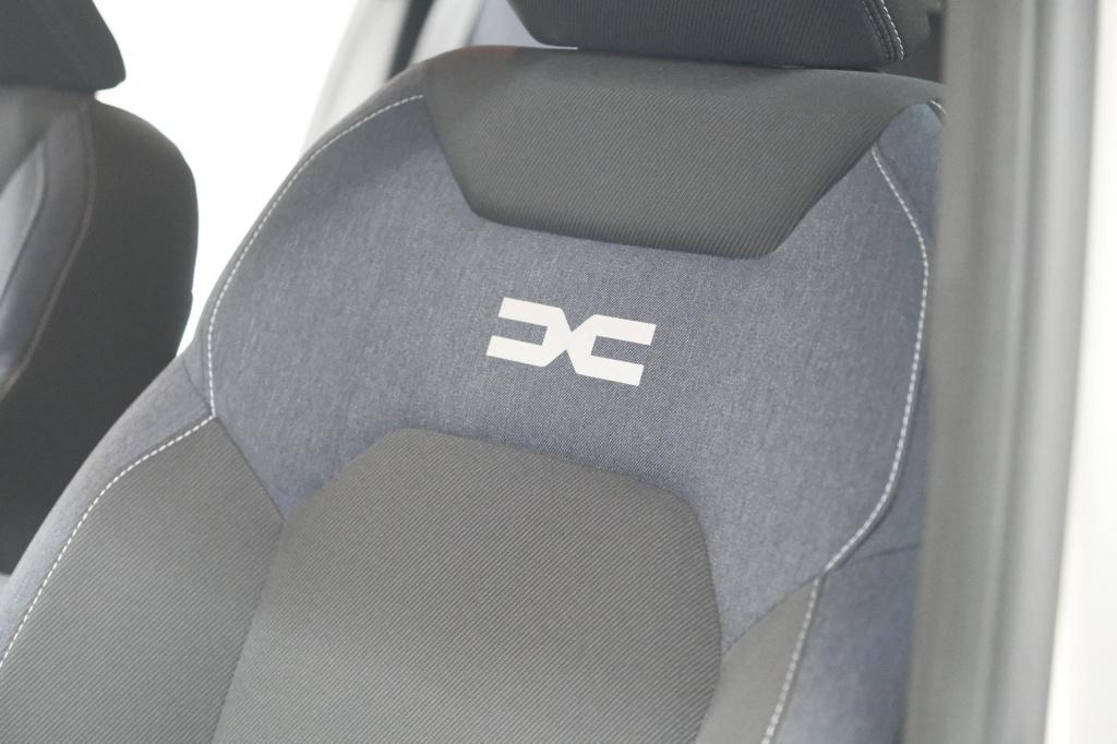 Dacia Duster mild hybrid 130 expression | camera | stoelverwarming | apple 