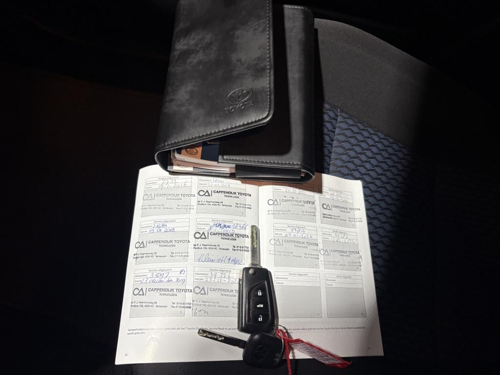 Toyota Auris 1.6 now | lage km-stand |