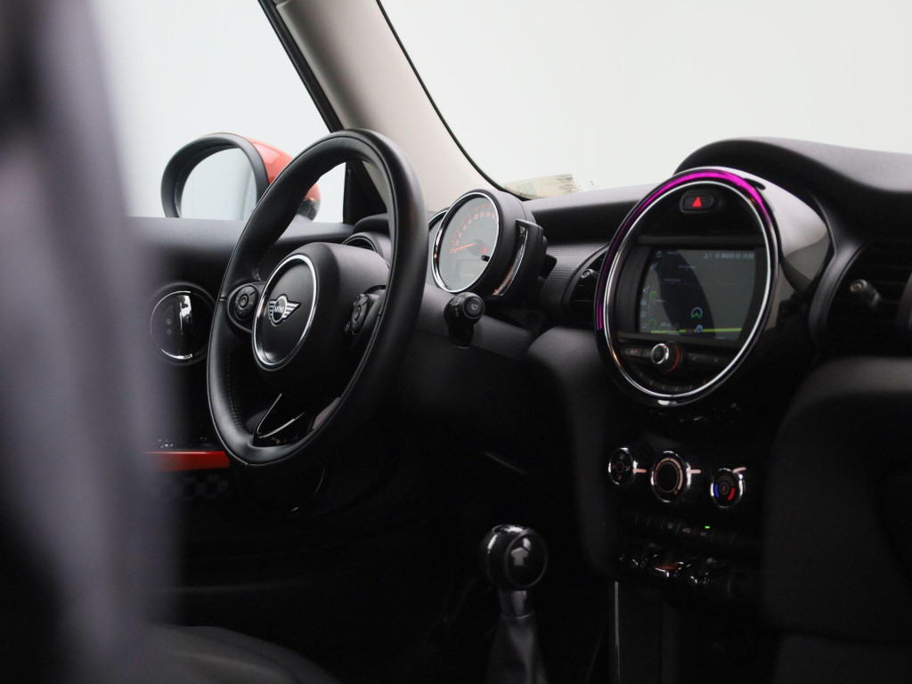 Mini Cooper mini 1.5 | lmv | parkeer sensoren | navigatie | airco | cruise 
