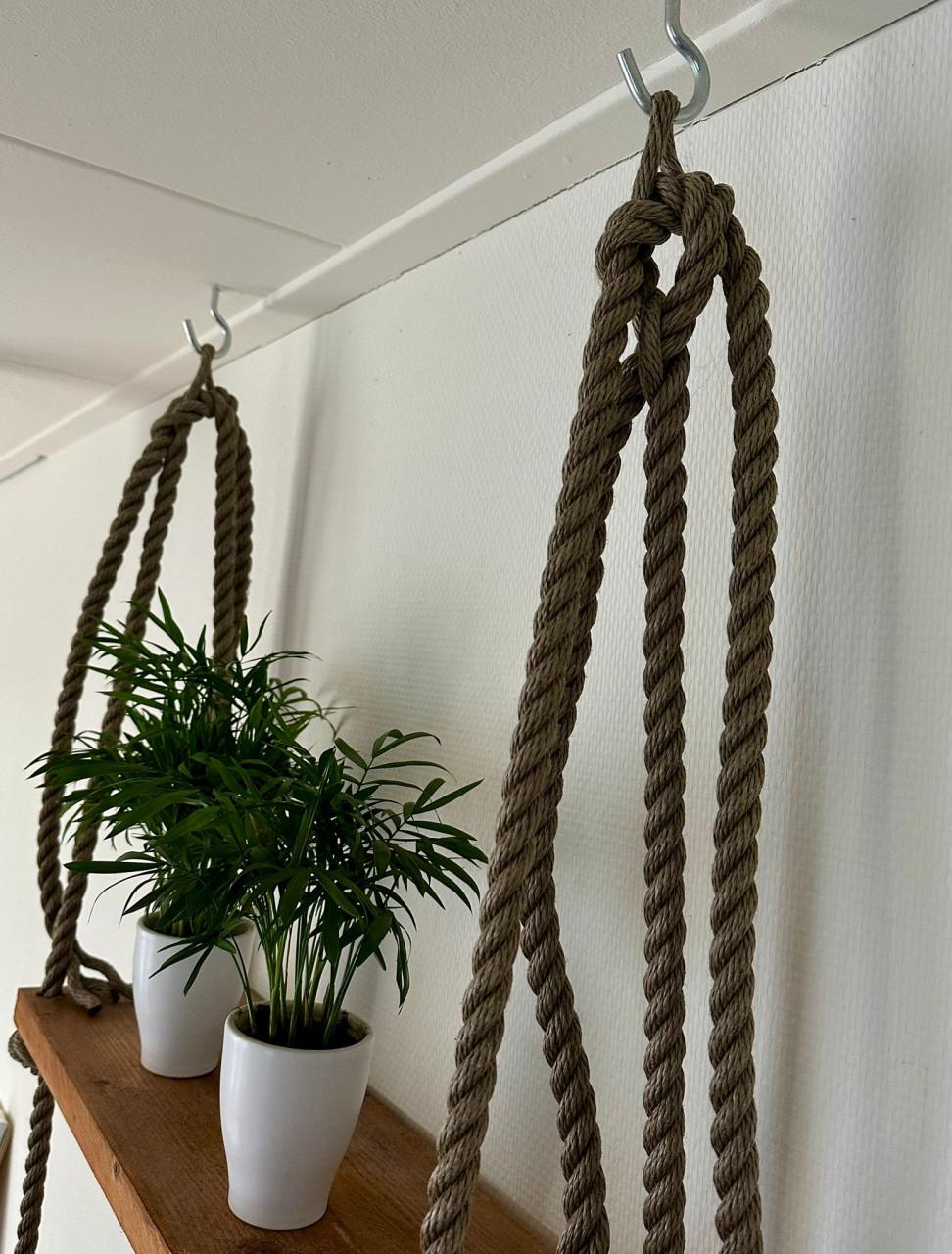 Hangplanken met geknoopt touw