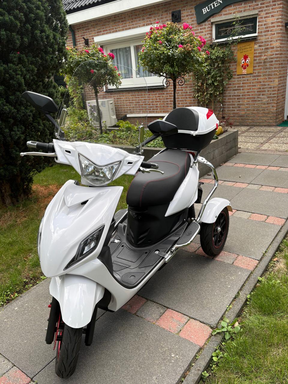 Nieuwe elec scooter 3 wiel iva t3  21 km juli 2026