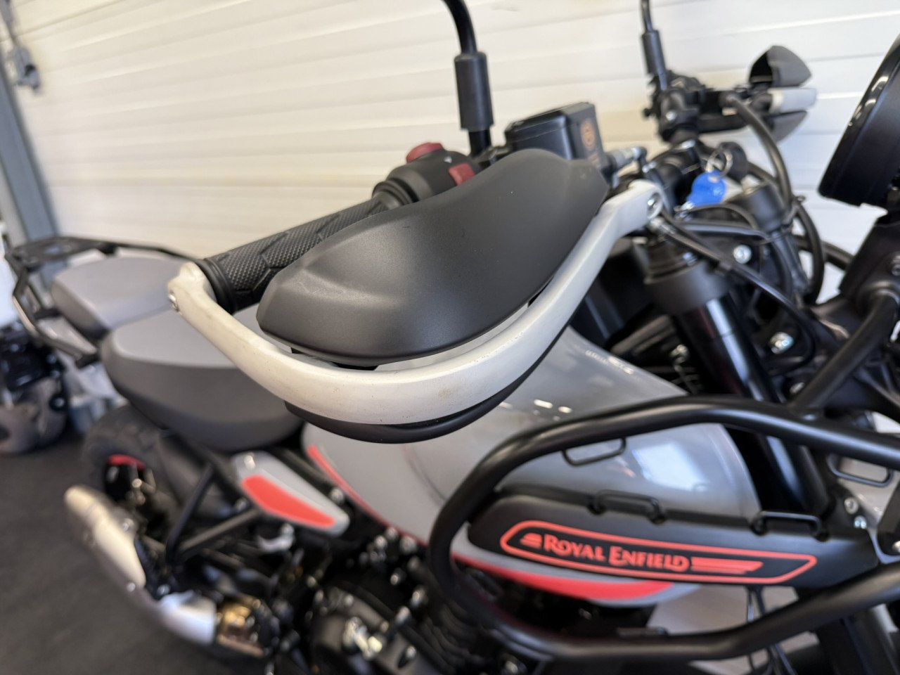 Jonge en complete Royal Enfield Himalayan 450!