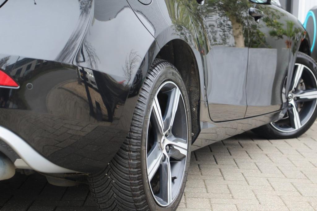 Volvo V40 1.5 t2 r-design automaat - leder/alcantara - led - navi - pdc + c