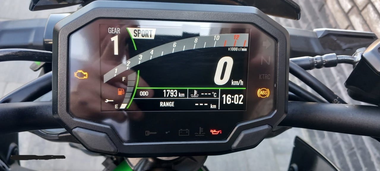 Kawasaki Z900 ABS  bj mei 2023 km stand is nu 2650km  prijs 9999,-