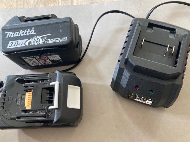 Lijmpistool met 2 Makita accu's
