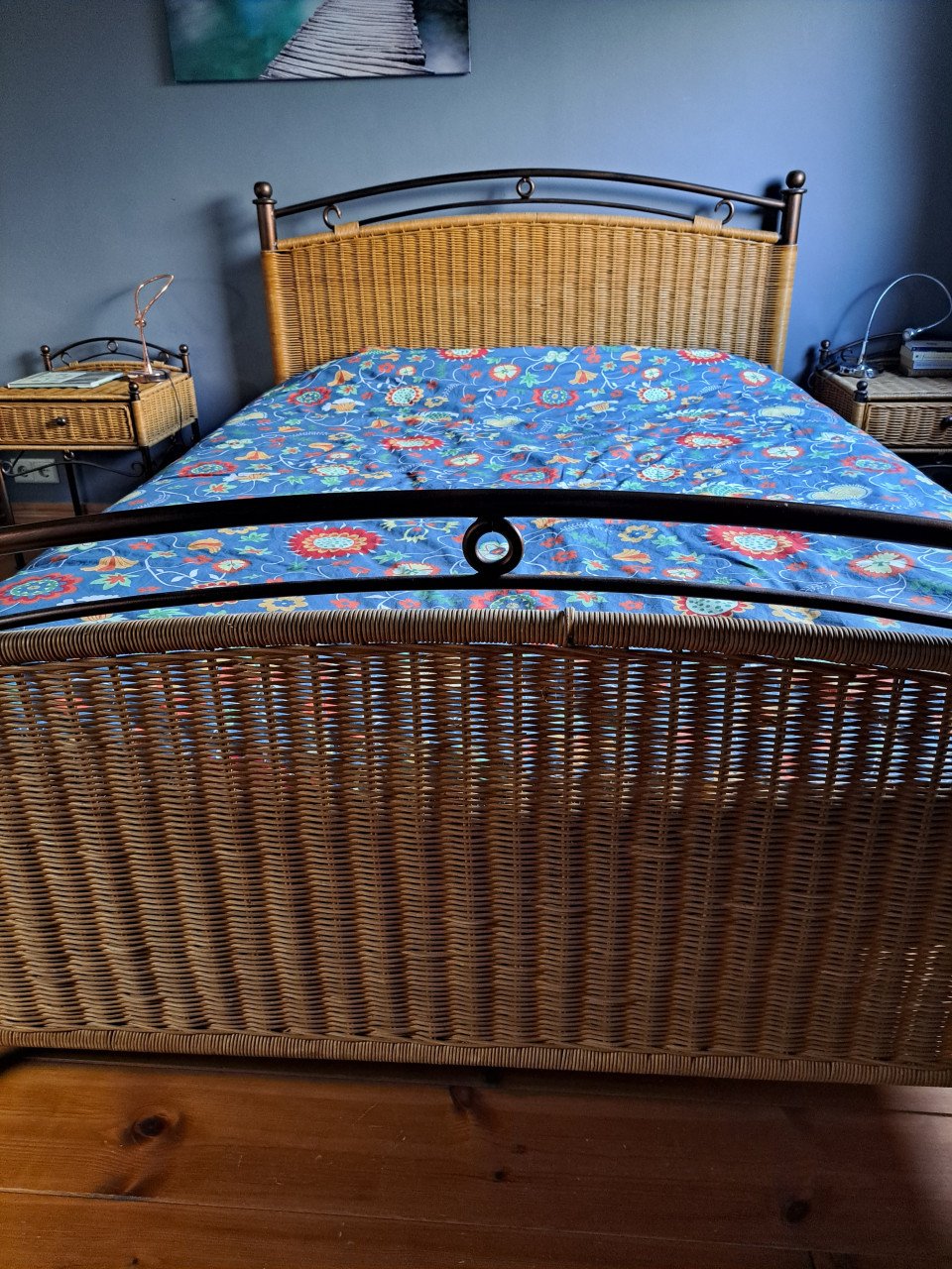 Prima tweepersoons bed met nachtkastjes