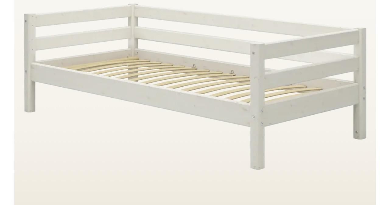 Flexa whitewash bed + logeerbed