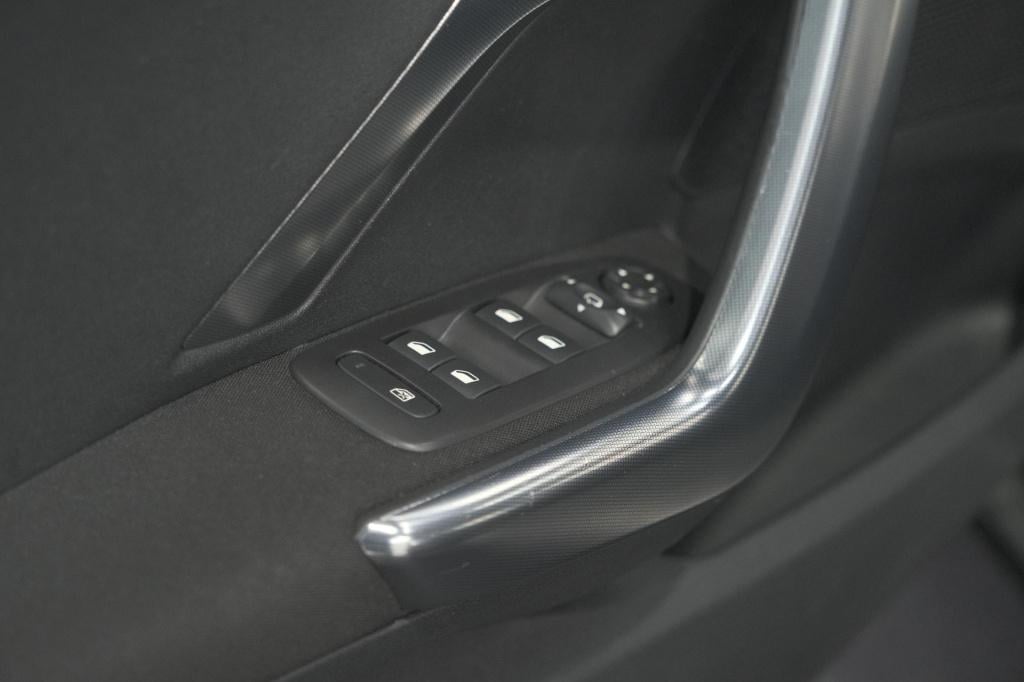 Peugeot 2008 puretech 110 eat6 allure | camera | navigatie | parkeersensore