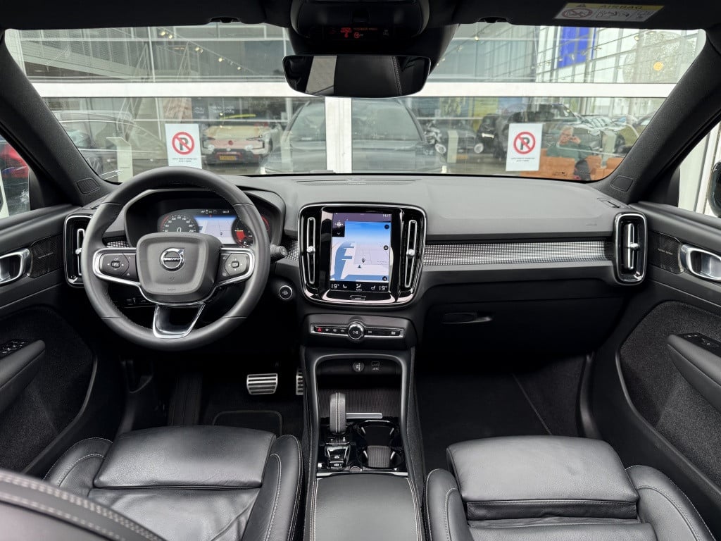 Volvo XC40 t4 211pk recharge ultimate dark | panodak| adap.cruise| leder| c