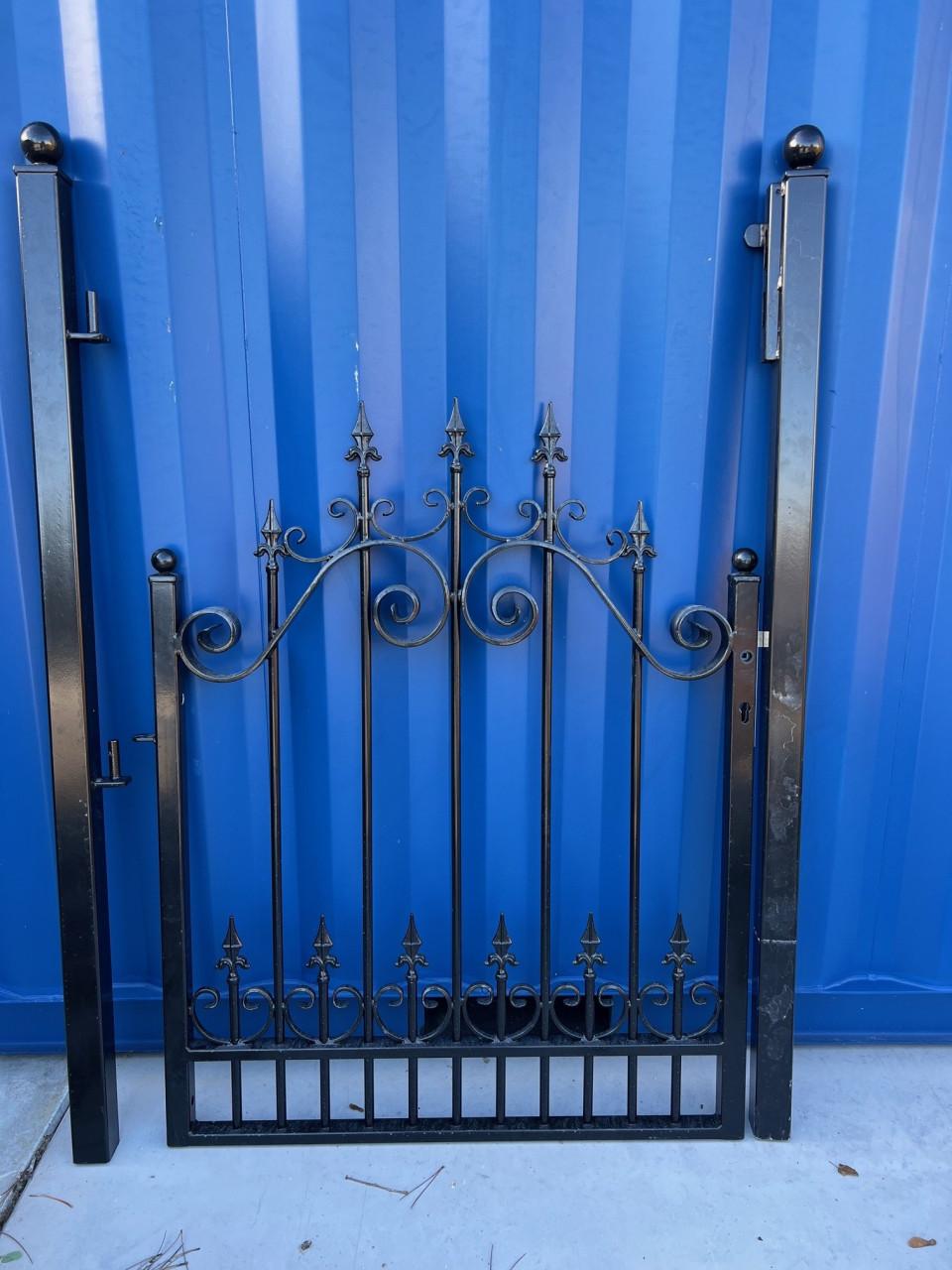 Looppoort 120 CM breed.