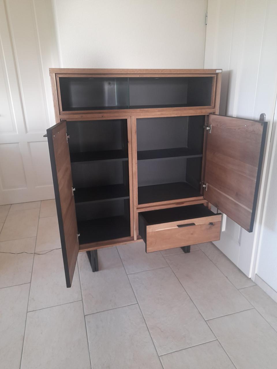 Prachtige XOOON kast 110 x 42 x 145H (in goede nette staat)