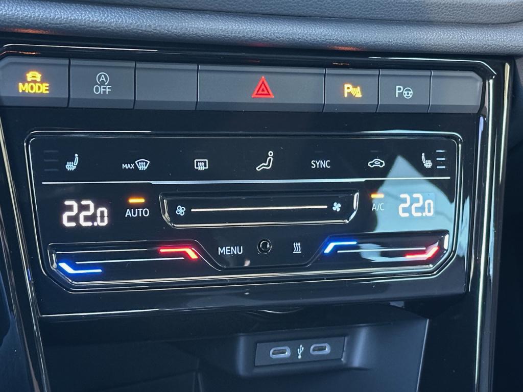 Volkswagen T-roc 1.5 tsi 150pk r-line | black style | keyless | navi | adap