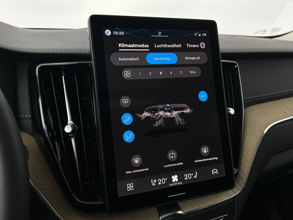 Volvo XC60 t6 398pk recharge ultra dark| luchtvering| 360camera| trekhaak