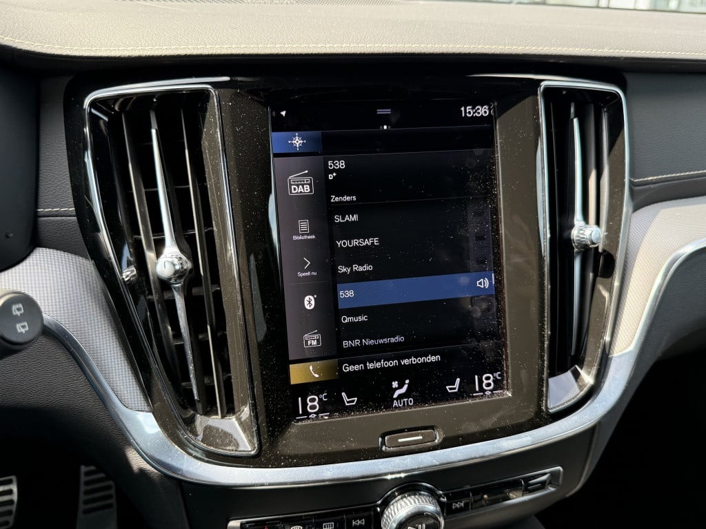 Volvo V60 t6 340pk recharge r-design| panodak| adap.cruise| 360 camera