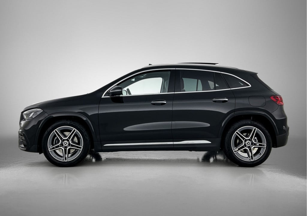 Mercedes-Benz Gla-klasse 180 business solution amg | trekhaak | parkeerpakk