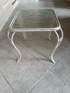 Vintage bijzettafeltje smeedijzer met glas