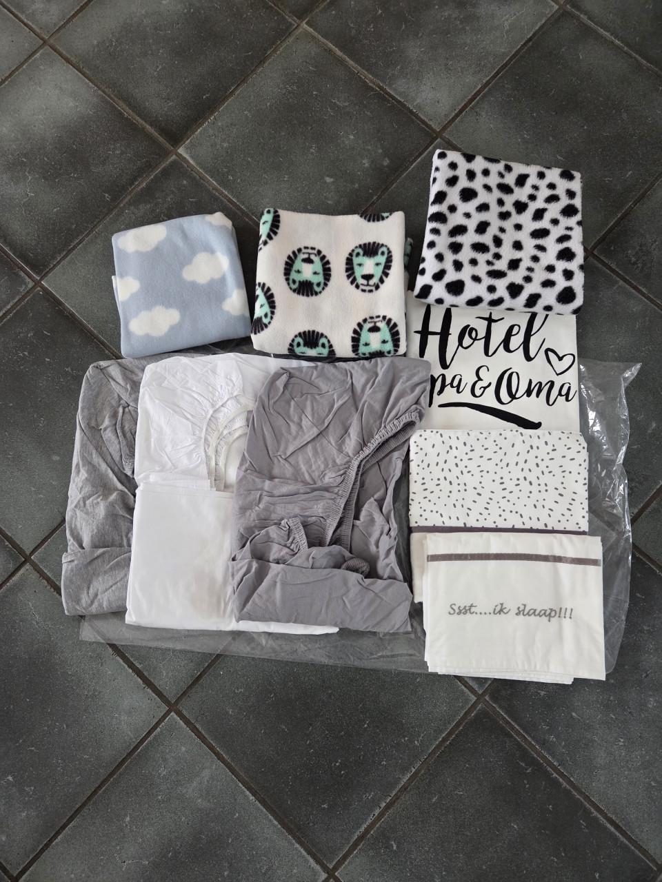 Lakentjes, hoeslakentjes, dekentjes wieg/kinderledikantje