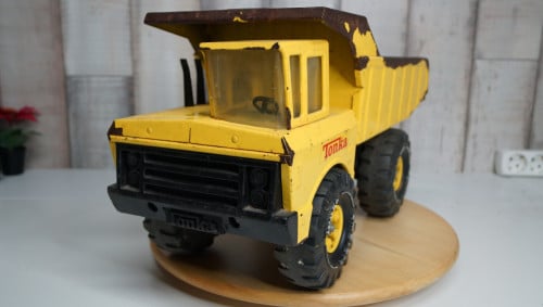 Tonka Mighty Dump truck