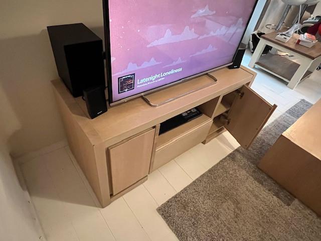 Salontafel en tv-meubelset (gaat samen weg, gratis!) - zelf ophalen