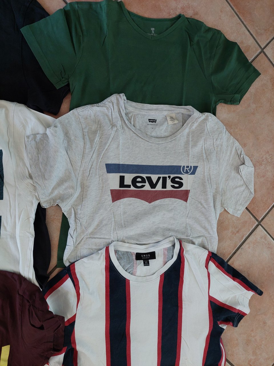 6 heren(merk)t-shirts mt small o.a Levi's