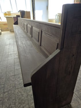 Grote oude kerkbank, 456cm lang  in goede staat  vaste prijs; 150,00e
