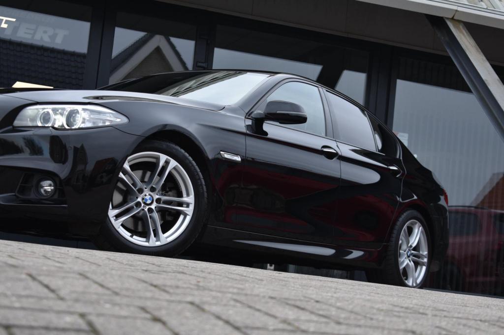 BMW 5 Serie 520i m sport | schuifdak | camera | leder | nap | adapt. cruise