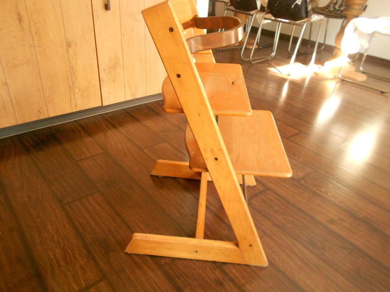 Stokke tripp trapp kinderstoel met beugel.