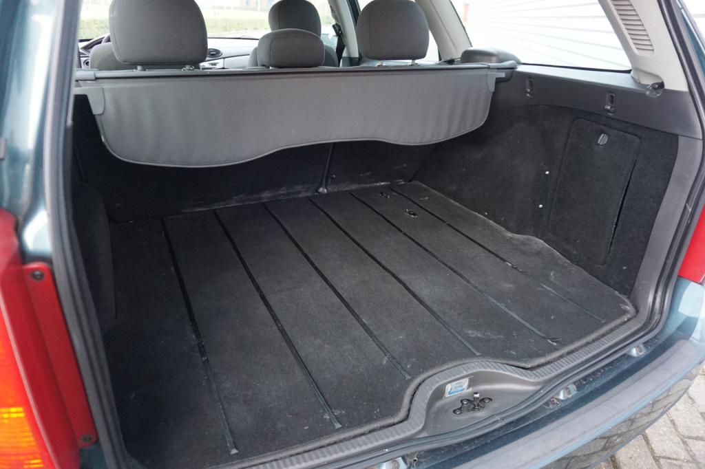 Ford Focus wagon 1.6-16v cool edition airco / elektr. ramen / trekhaak / lm