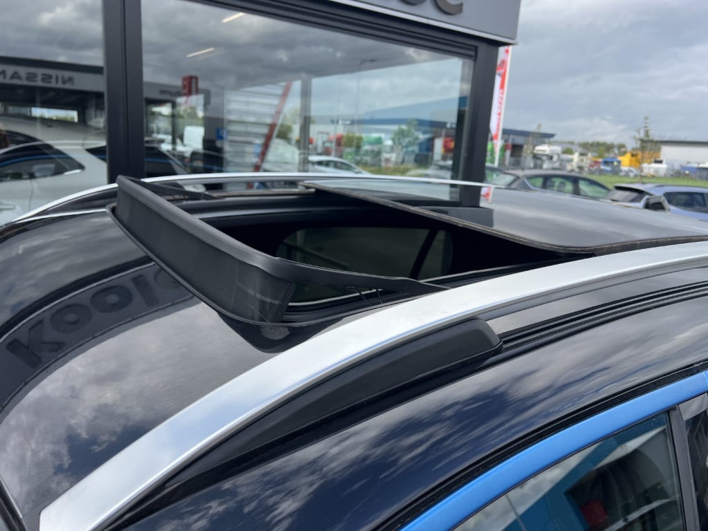Lynk & Co 01 1.5 261pk plug in hybrid , ( komt 24 oktober binnen ) panodak 