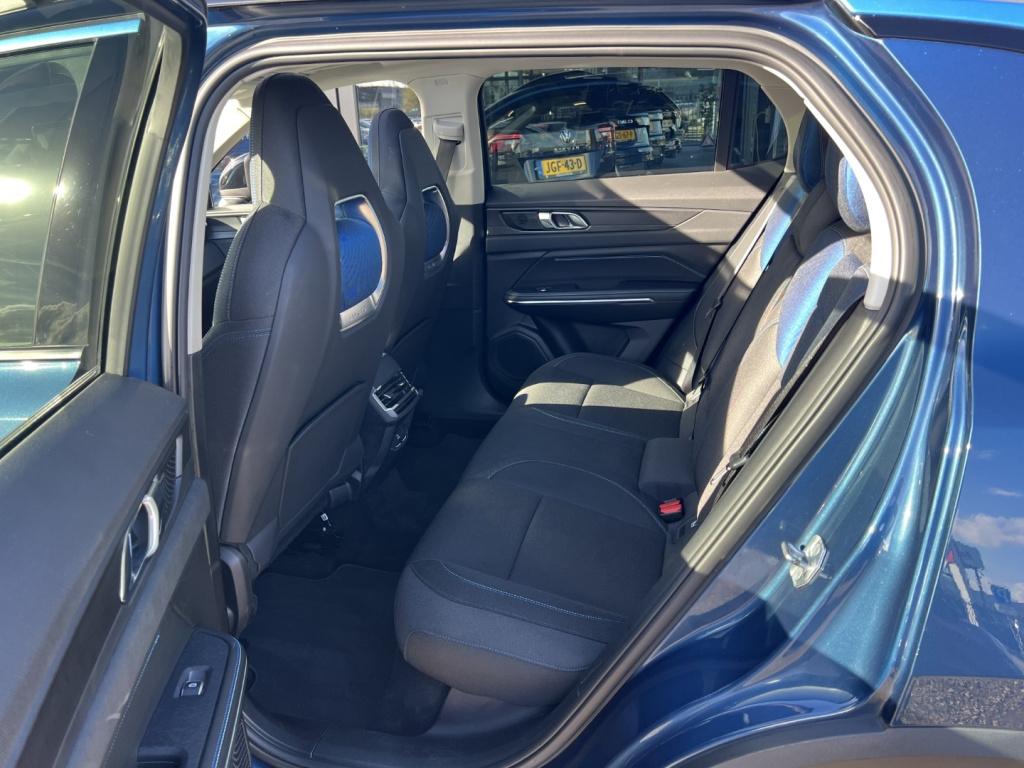 Lynk & Co 01 1.5 261pk phev , 360gr camera , pano dak , adaptive cc , car p