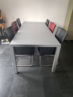 Te koop: Leolux eettafel met 6 lederen stoelen