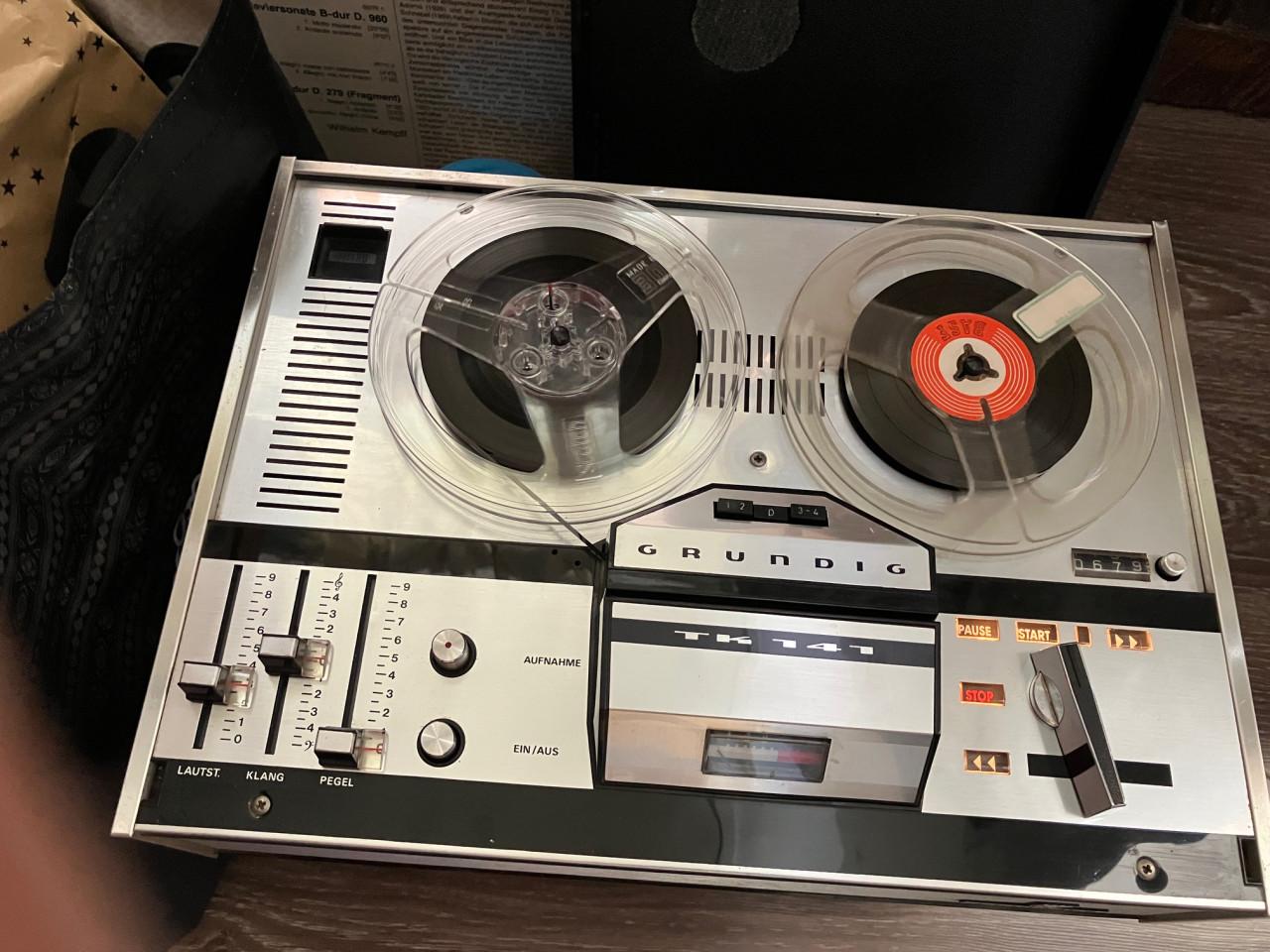 Vintage Grundig TK 141 bandrecorder