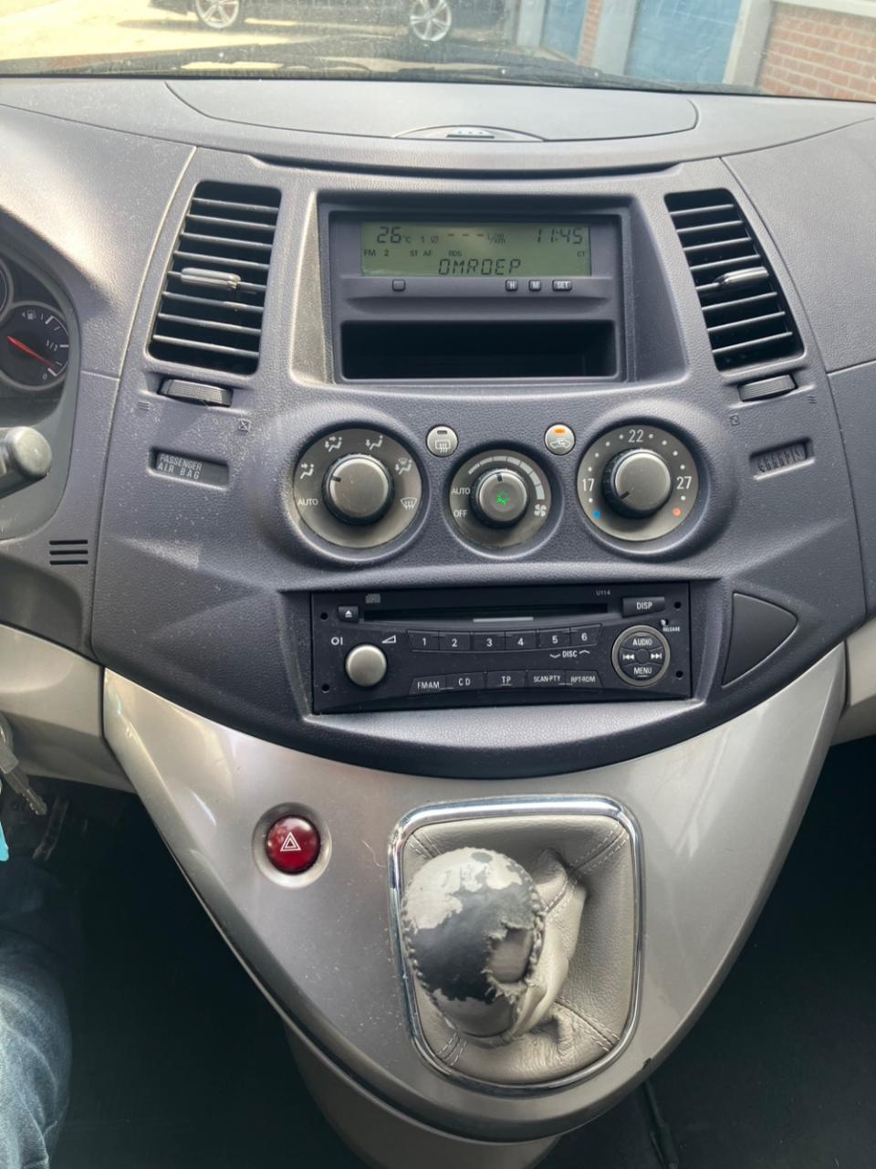 Mitsubishi Grandis 2.4-16v intense 6 persoons airco